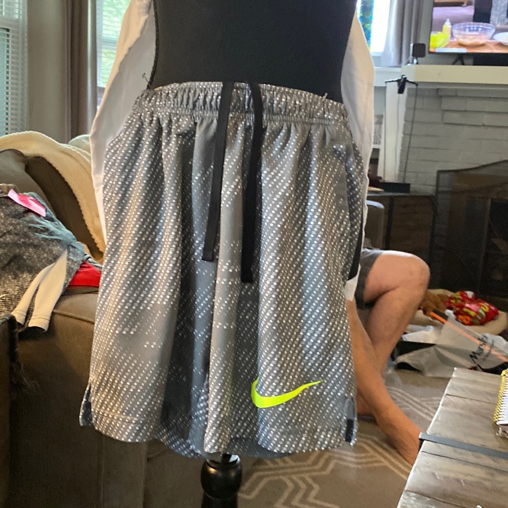 Nike dry fit shorts size small like new